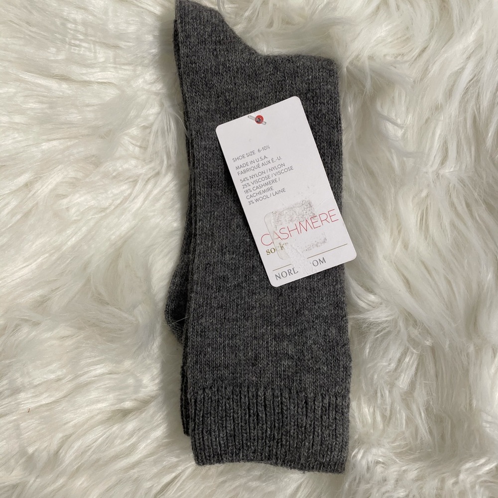 NORDSTROM CASHMERE WOMENS SOCKS IN GREY, NWT